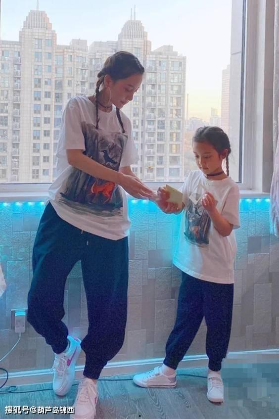 日韩母女穿搭秀视频在线,潮流与亲情的完美融合